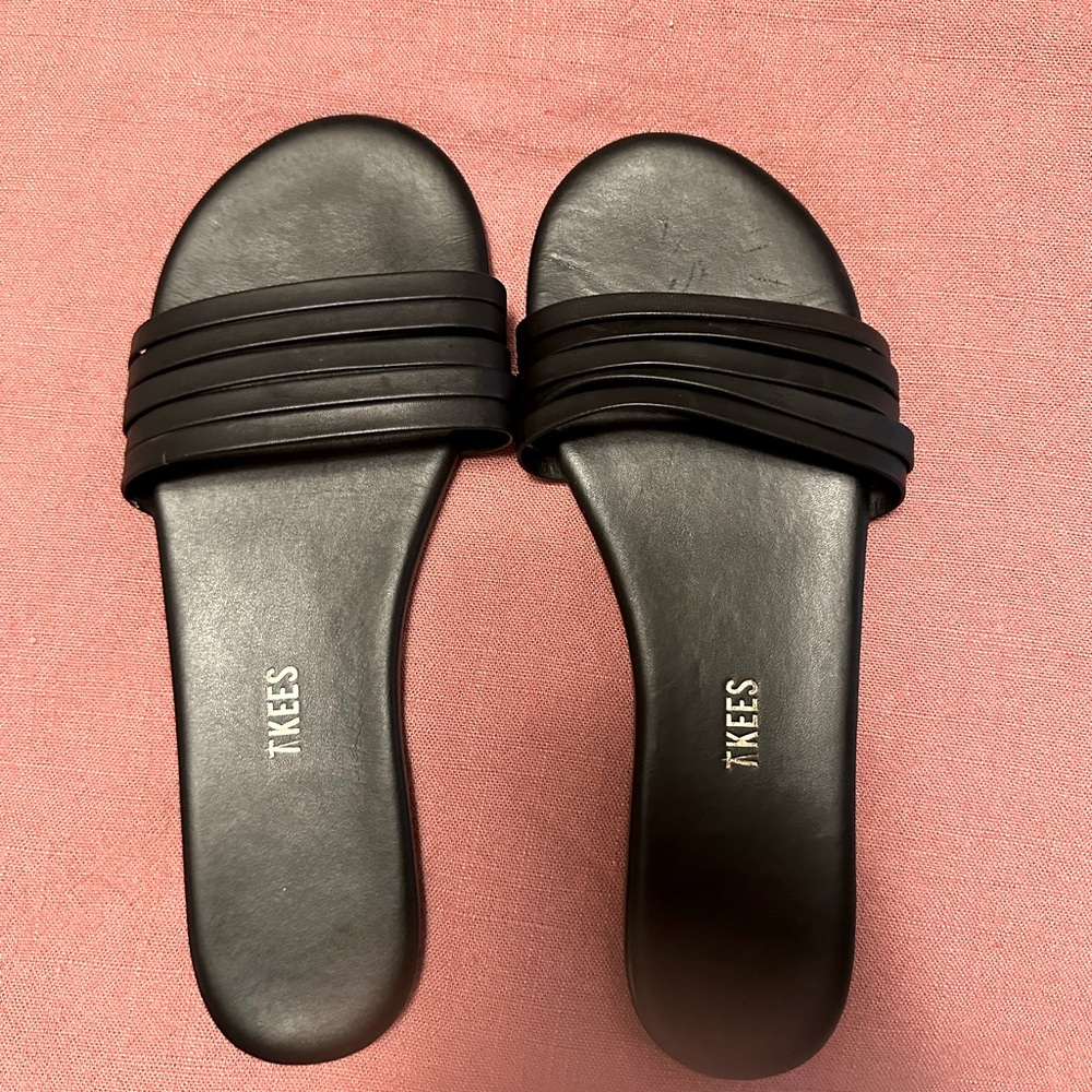 Like New Tkees Serena Sandals Black size 8